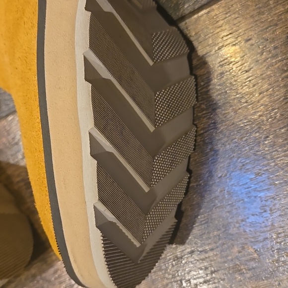 Sorel Mustard Yellow Hi Line Chelsea Boots - Picture 3 of 16